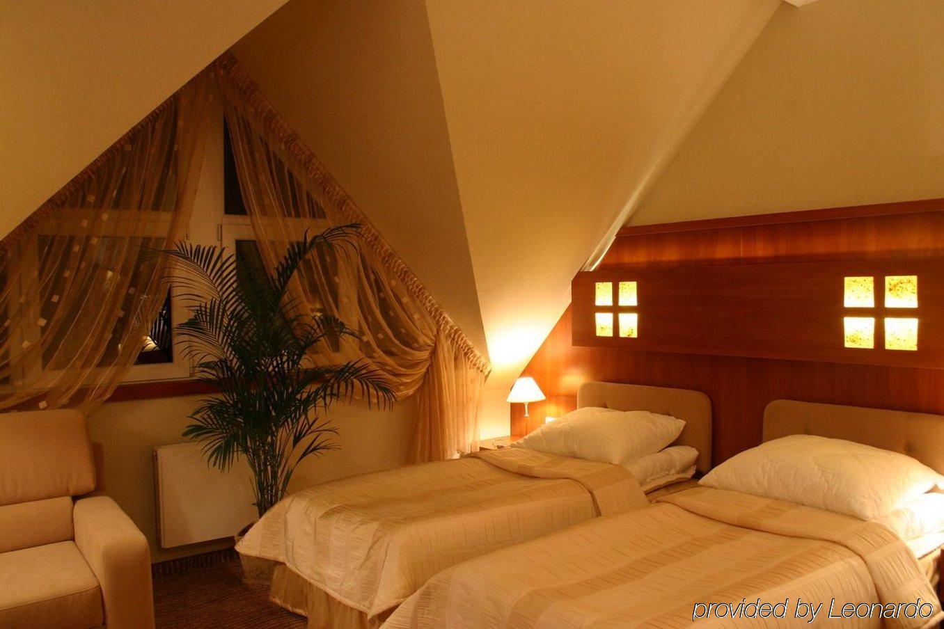 Hotel Sahara Bielsko-Biała Oda fotoğraf