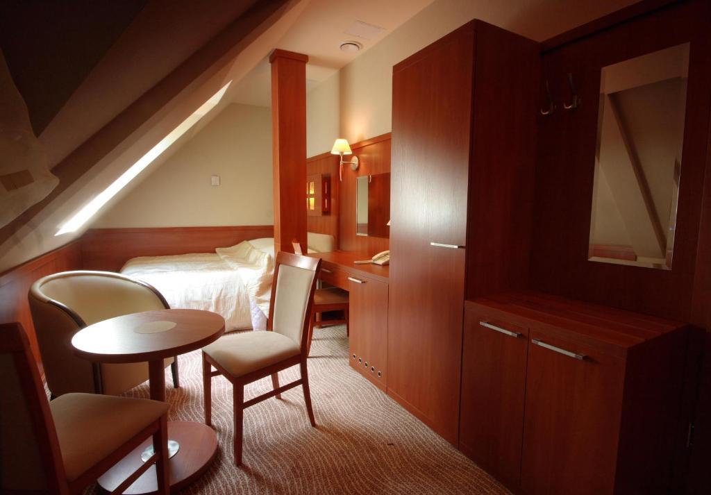 Hotel Sahara Bielsko-Biała Oda fotoğraf