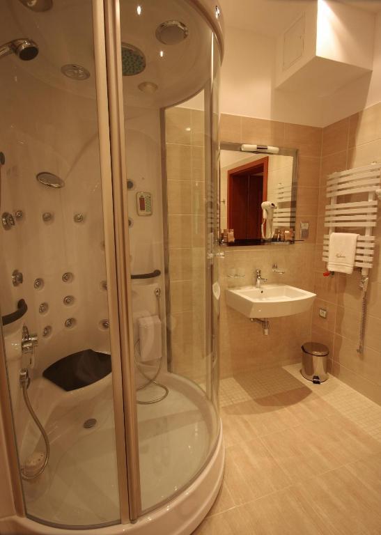 Hotel Sahara Bielsko-Biała Oda fotoğraf